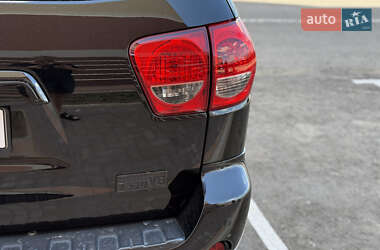 Внедорожник / Кроссовер Toyota Sequoia 2012 в 