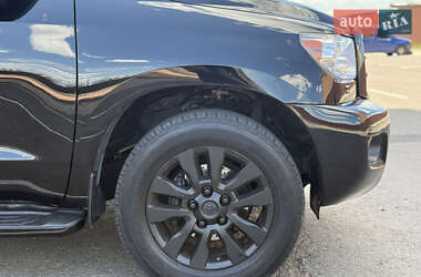Внедорожник / Кроссовер Toyota Sequoia 2012 в 