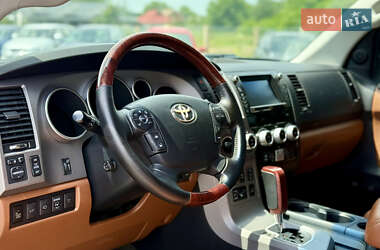 Внедорожник / Кроссовер Toyota Sequoia 2012 в 