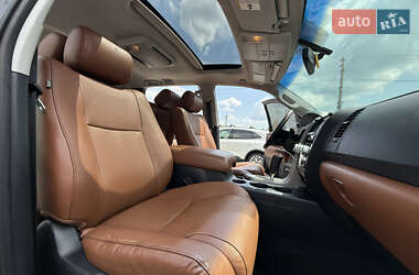 Внедорожник / Кроссовер Toyota Sequoia 2012 в 
