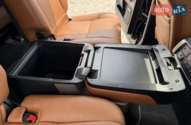 Внедорожник / Кроссовер Toyota Sequoia 2012 в 