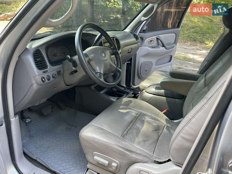 Внедорожник / Кроссовер Toyota Sequoia 2000 в Киеве
