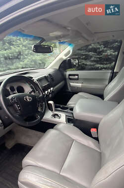 Внедорожник / Кроссовер Toyota Sequoia 2008 в 