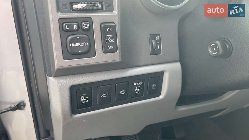 Внедорожник / Кроссовер Toyota Sequoia 2011 в Киеве