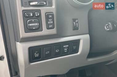 Внедорожник / Кроссовер Toyota Sequoia 2011 в 