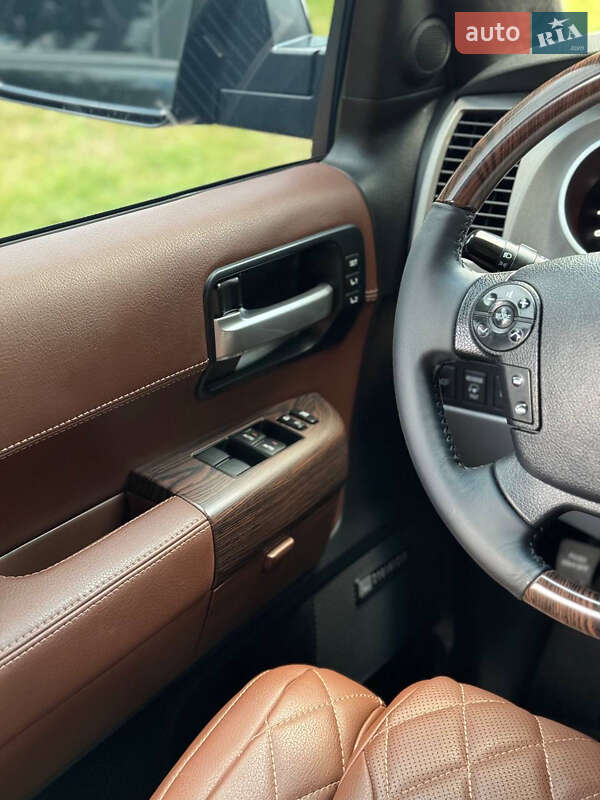 Позашляховик / Кросовер Toyota Sequoia 2010 в Києві