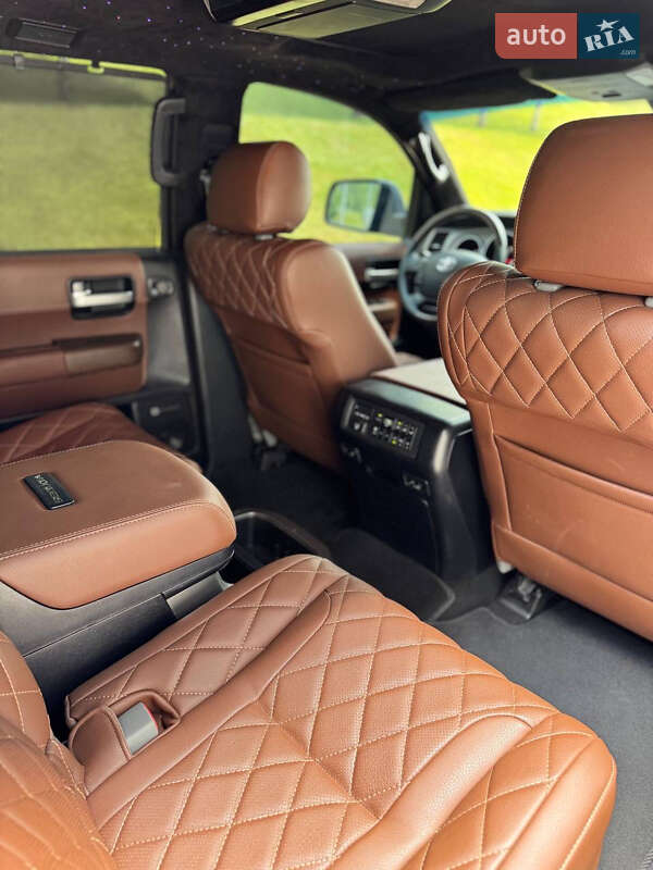 Позашляховик / Кросовер Toyota Sequoia 2010 в Києві