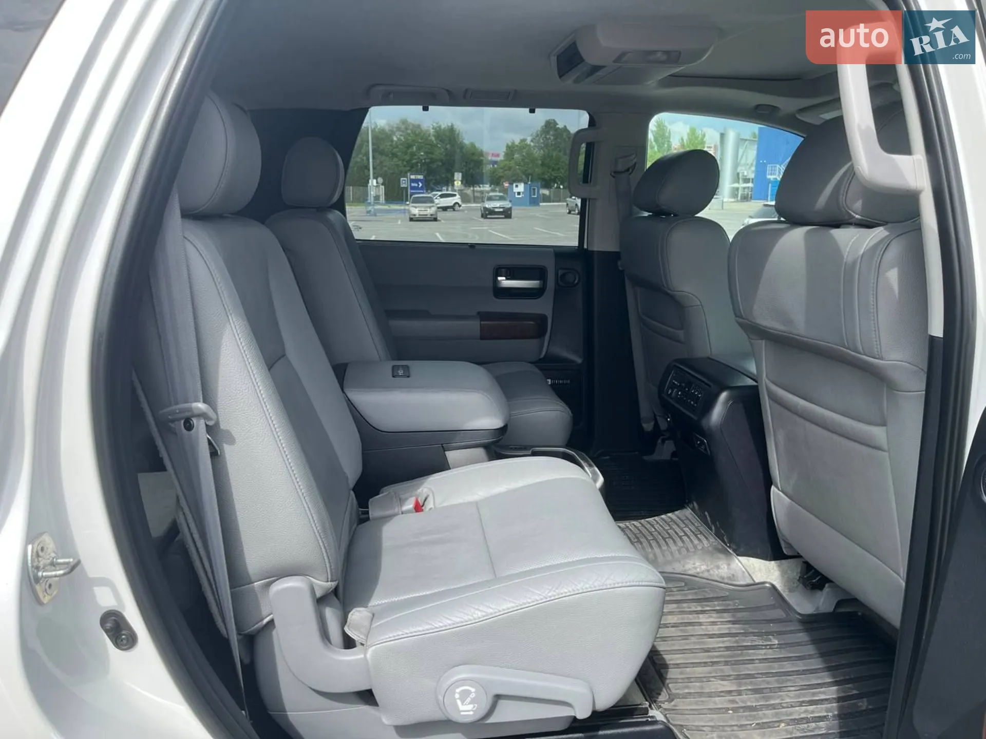 2010 Toyota Sequoia - мініатюра 6