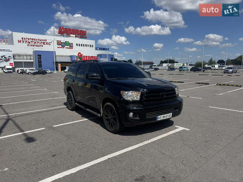 Позашляховик / Кросовер Toyota Sequoia 2017 в Дніпрі