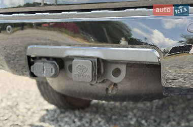 Внедорожник / Кроссовер Toyota Sequoia 2012 в 