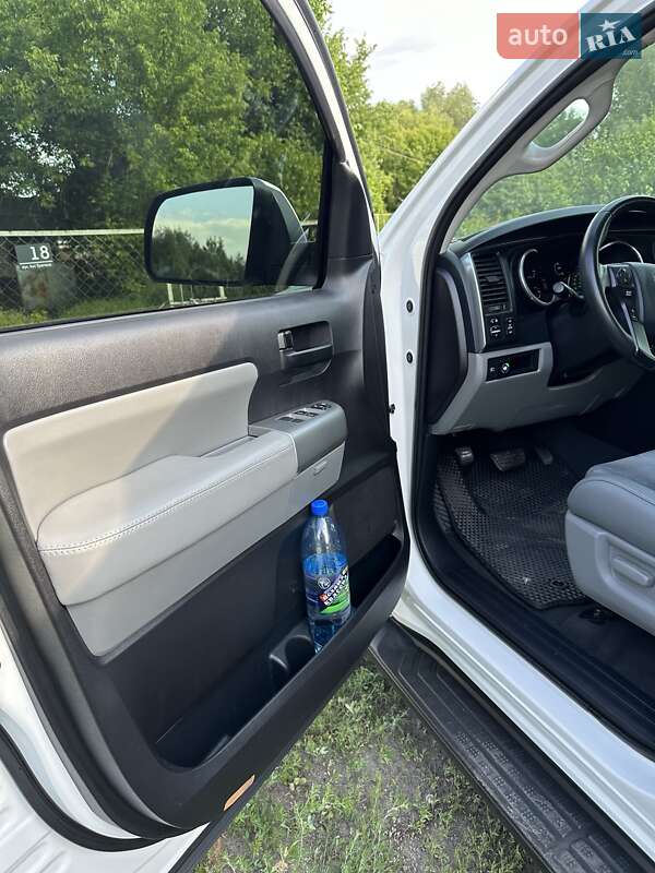 Внедорожник / Кроссовер Toyota Sequoia 2019 в Кременчуге