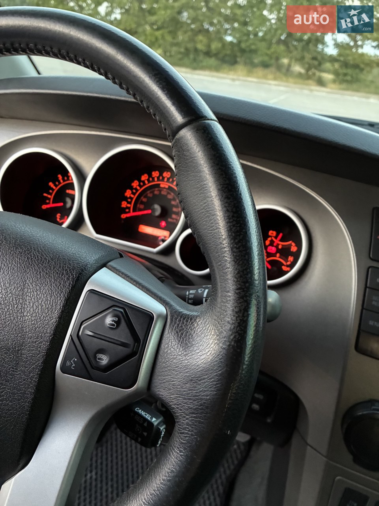 2014 Toyota Sequoia - мініатюра 37