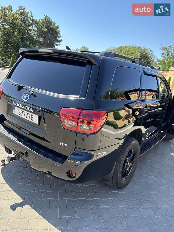 Внедорожник / Кроссовер Toyota Sequoia 2012 в Измаиле