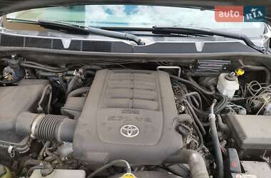 Внедорожник / Кроссовер Toyota Sequoia 2012 в 
