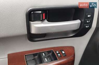 Внедорожник / Кроссовер Toyota Sequoia 2012 в 