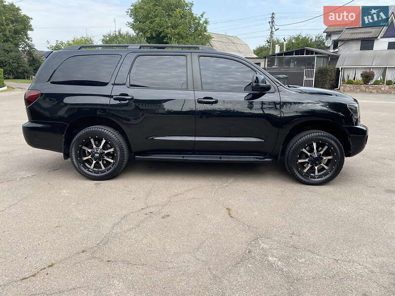 Позашляховик / Кросовер Toyota Sequoia 2012 в Києві