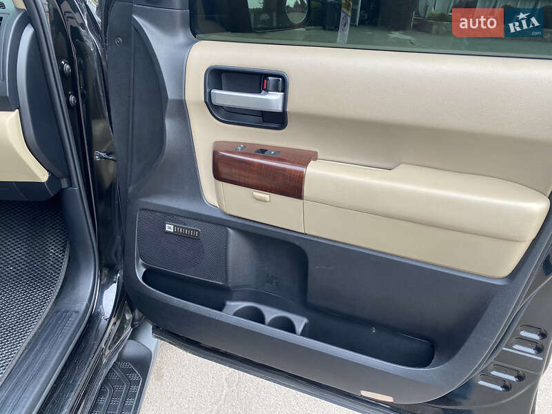 Позашляховик / Кросовер Toyota Sequoia 2012 в Києві