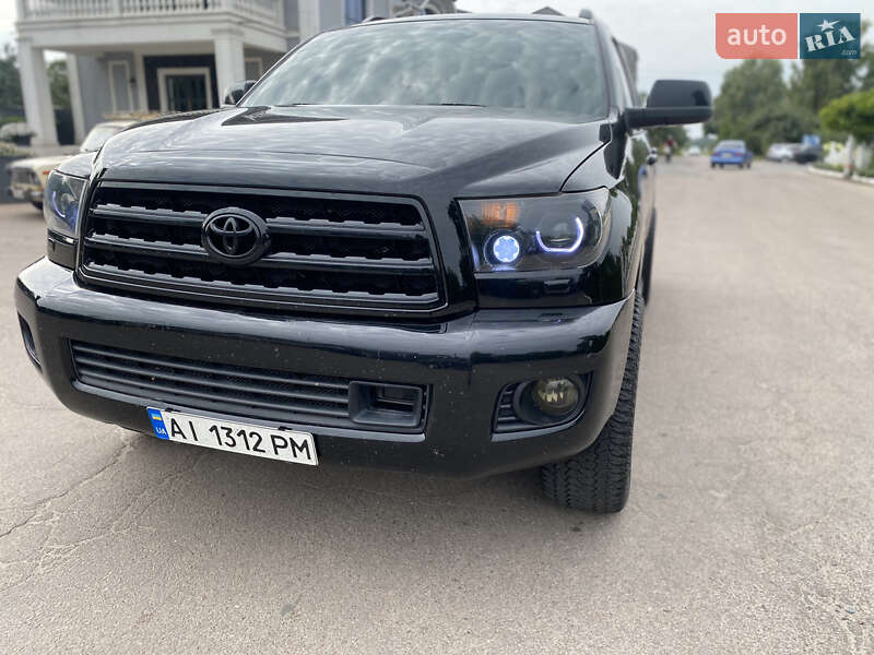 Позашляховик / Кросовер Toyota Sequoia 2012 в Києві
