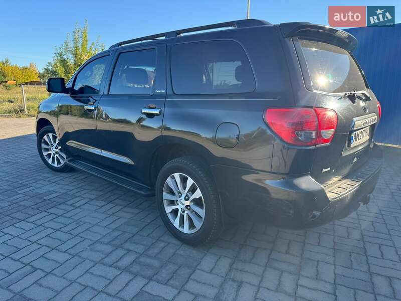 Позашляховик / Кросовер Toyota Sequoia 2013 в Києві