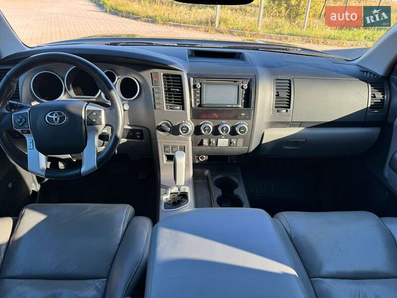 Позашляховик / Кросовер Toyota Sequoia 2013 в Києві