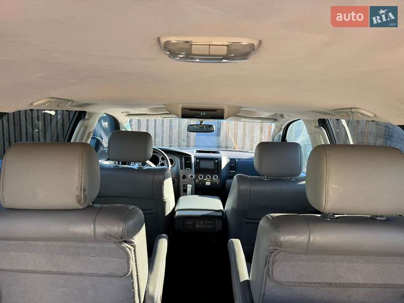 Позашляховик / Кросовер Toyota Sequoia 2013 в Києві