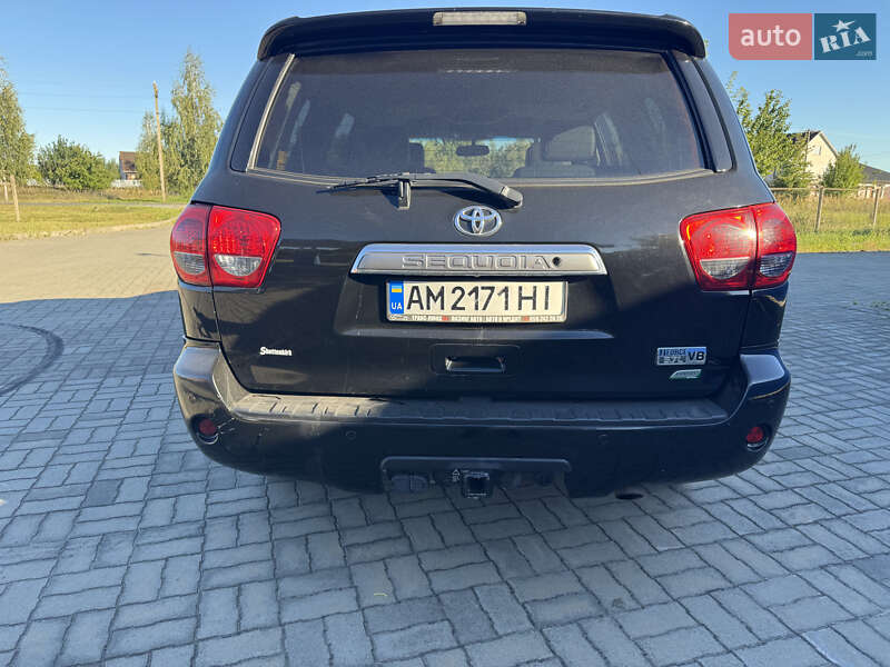 Позашляховик / Кросовер Toyota Sequoia 2013 в Києві