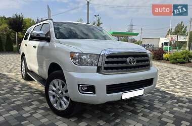 Внедорожник / Кроссовер Toyota Sequoia 2011 в 