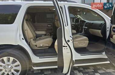 Внедорожник / Кроссовер Toyota Sequoia 2011 в 