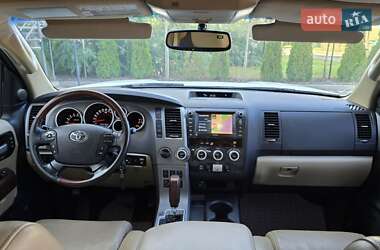 Внедорожник / Кроссовер Toyota Sequoia 2011 в 