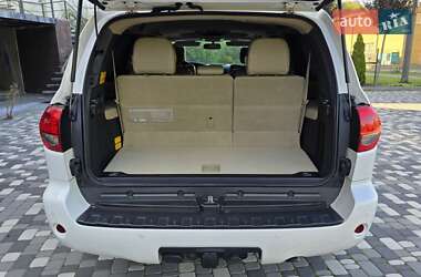 Внедорожник / Кроссовер Toyota Sequoia 2011 в 