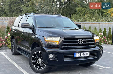 Позашляховик / Кросовер Toyota Sequoia 2016 в Луцьку