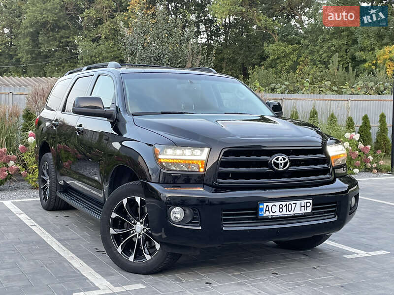 Toyota Sequoia 2016