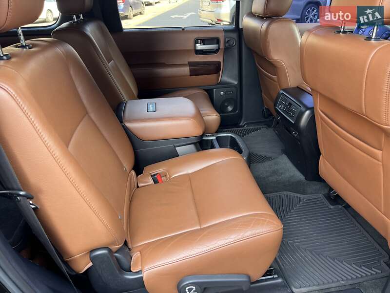 Внедорожник / Кроссовер Toyota Sequoia 2011 в Киеве