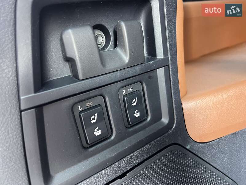 Внедорожник / Кроссовер Toyota Sequoia 2011 в Киеве