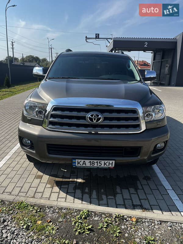 Позашляховик / Кросовер Toyota Sequoia 2013 в Києві