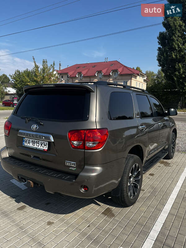 Позашляховик / Кросовер Toyota Sequoia 2013 в Києві
