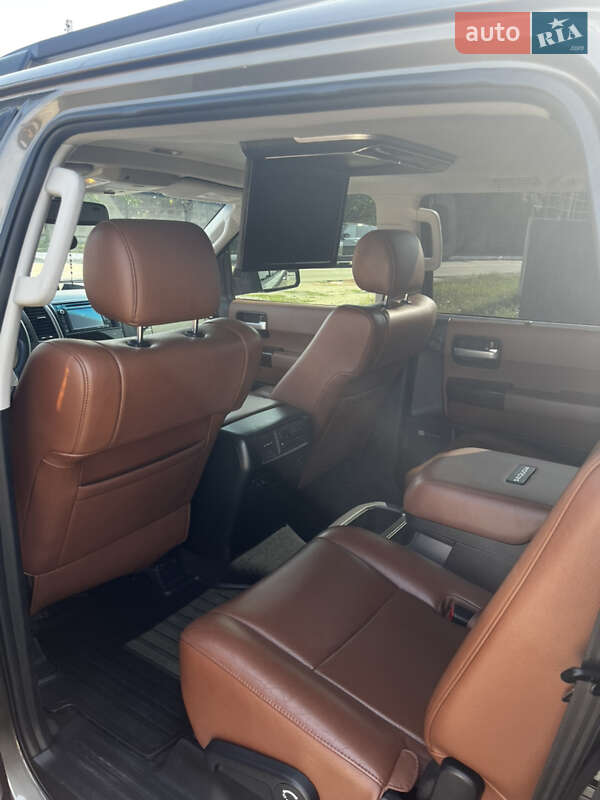 Позашляховик / Кросовер Toyota Sequoia 2013 в Києві