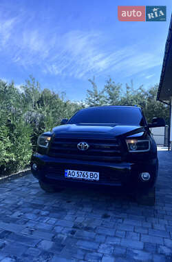 Позашляховик / Кросовер Toyota Sequoia 2015 в Ужгороді