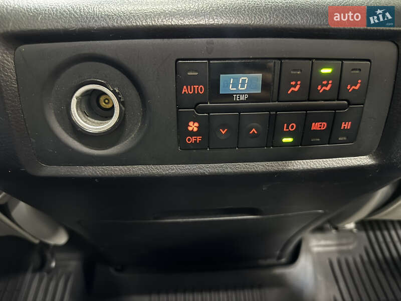 Внедорожник / Кроссовер Toyota Sequoia 2016 в Одессе фото 14 Внедорожник / Кроссовер Toyota Sequoia 2016 в Одессе