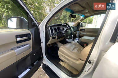 Позашляховик / Кросовер Toyota Sequoia 2008 в 
