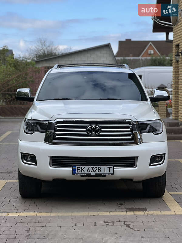 Позашляховик / Кросовер Toyota Sequoia 2018 в 