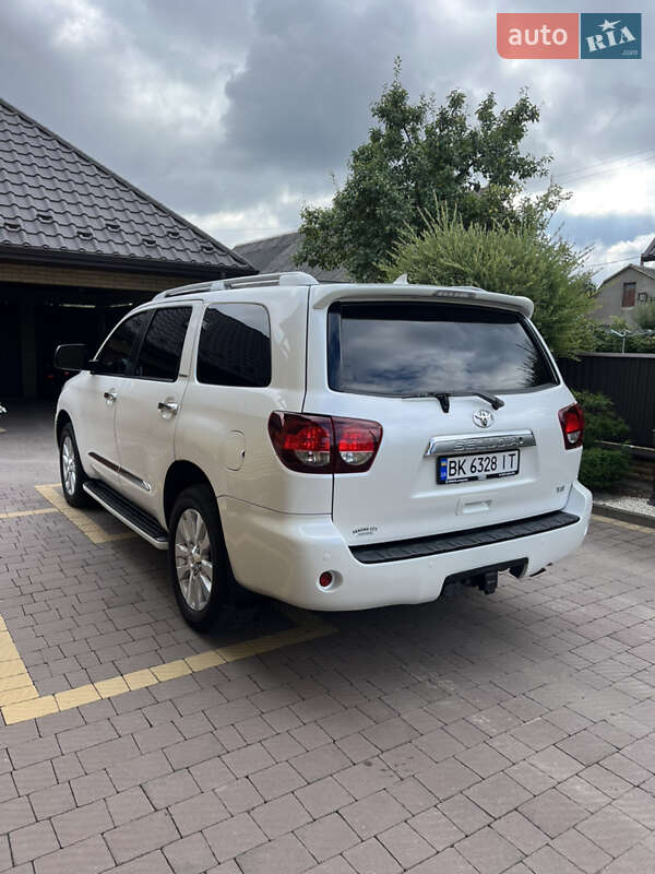 Позашляховик / Кросовер Toyota Sequoia 2018 в Володимирці