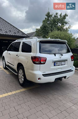 Позашляховик / Кросовер Toyota Sequoia 2018 в 