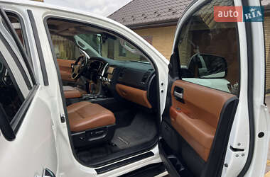 Позашляховик / Кросовер Toyota Sequoia 2018 в 