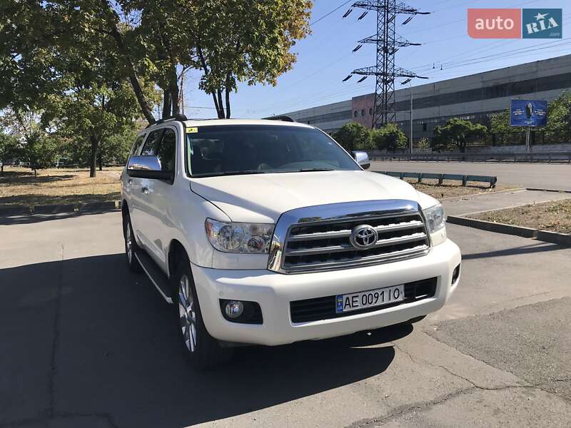 Внедорожник / Кроссовер Toyota Sequoia 2013 в Днепре