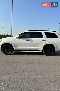 Toyota Sequoia 2013