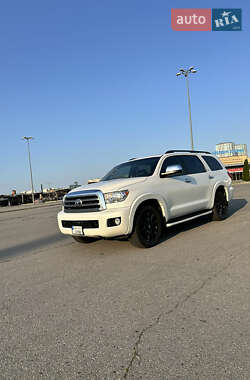 Внедорожник / Кроссовер Toyota Sequoia 2013 в 