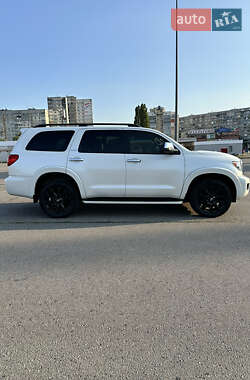 Внедорожник / Кроссовер Toyota Sequoia 2013 в 
