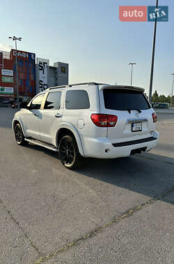 Внедорожник / Кроссовер Toyota Sequoia 2013 в 