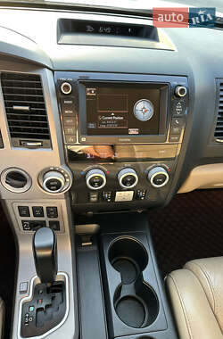 Внедорожник / Кроссовер Toyota Sequoia 2013 в 